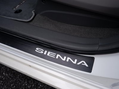 صورة 40 لـ 2019 Toyota SIENA