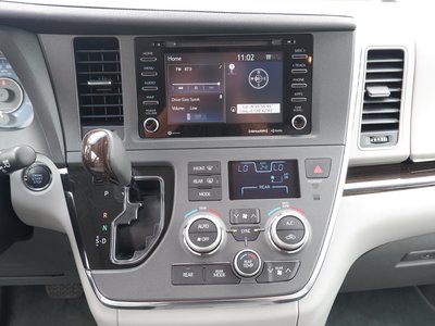 صورة 32 لـ 2019 Toyota SIENA