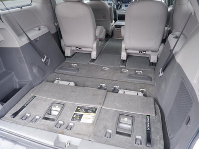 صورة 24 لـ 2019 Toyota SIENA