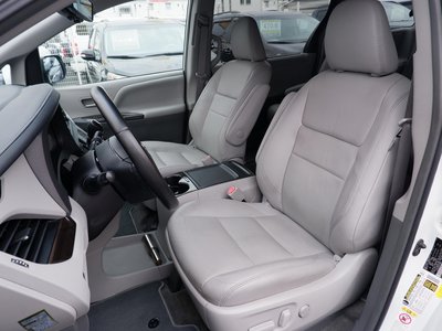 صورة 37 لـ 2019 Toyota SIENA