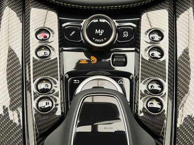 صورة 46 لـ 2024 Aston Martin DBX