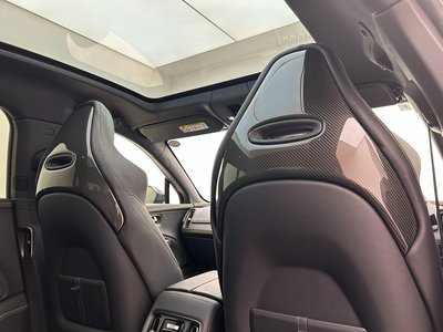 صورة 42 لـ 2024 Aston Martin DBX