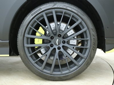 صورة 16 لـ 2024 Aston Martin DBX