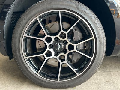 صورة 23 لـ 2021 Aston Martin DBX