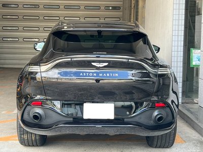 صورة 19 لـ 2021 Aston Martin DBX