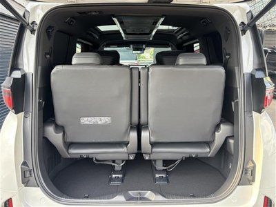 صورة 32 لـ 2025 Toyota VELLFIRE