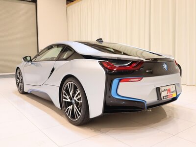 صورة 10 لـ 2015 BMW I8