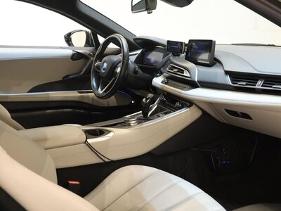 صورة 14 لـ 2015 BMW I8