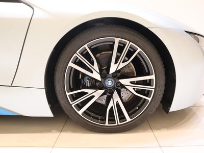 صورة 17 لـ 2015 BMW I8