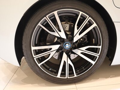صورة 16 لـ 2015 BMW I8