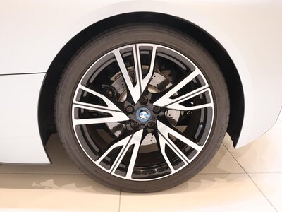 صورة 20 لـ 2015 BMW I8