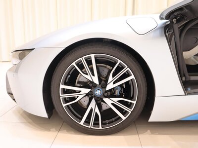صورة 21 لـ 2015 BMW I8