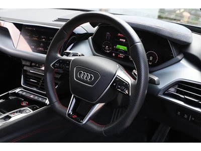 صورة 38 لـ 2021 AUDI RS E-TRON GT