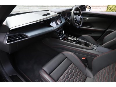 صورة 40 لـ 2021 AUDI RS E-TRON GT