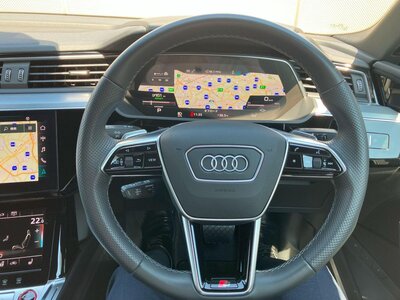 صورة 15 لـ 2022 AUDI E-TRON S SPORTBACK