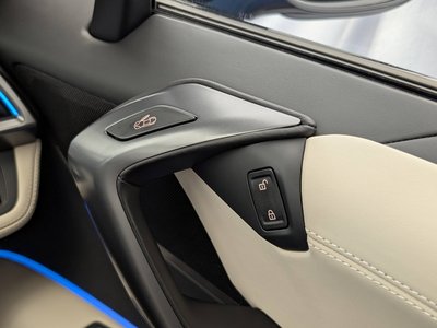 صورة 33 لـ 2015 BMW I8