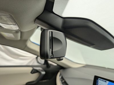 صورة 30 لـ 2015 BMW I8