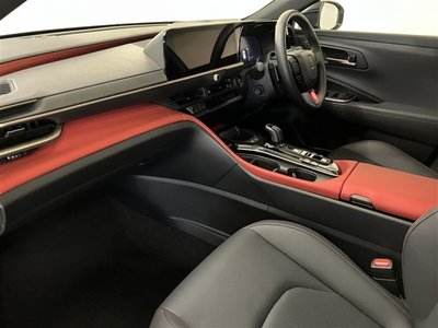 صورة 12 لـ 2025 Toyota CROWN SPORT