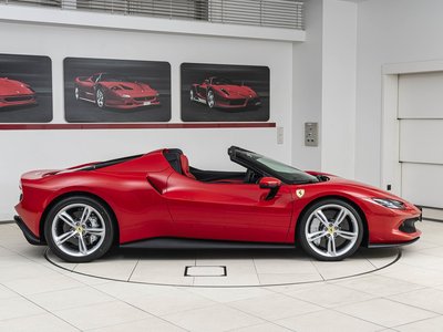 صورة 4 لـ 2025 Ferrari 296 GTS