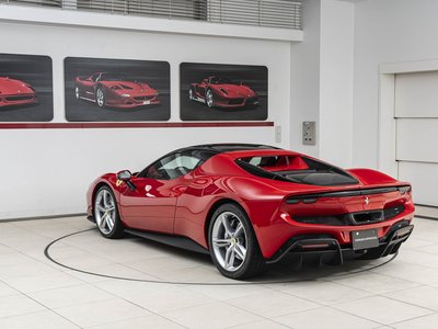 صورة 11 لـ 2025 Ferrari 296 GTS