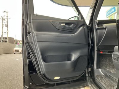 2025 Toyota ALPHARD photo 22