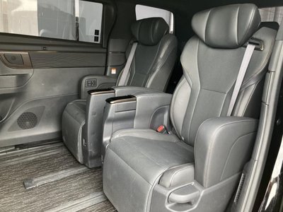 2025 Toyota ALPHARD photo 8