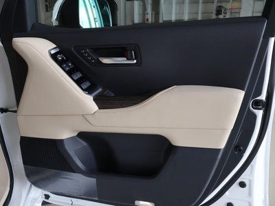 2025 Toyota LAND CRUISER 300 photo 15