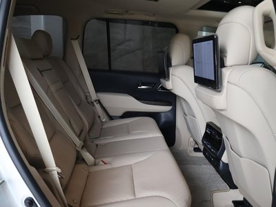 2025 Toyota LAND CRUISER 300 thumbnail 25