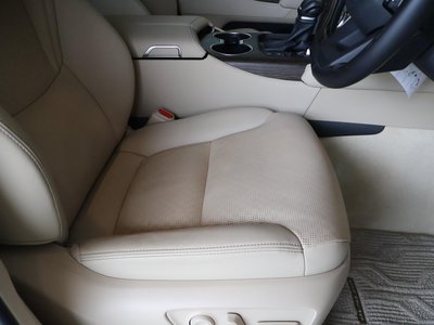 2025 Toyota LAND CRUISER 300 photo 12