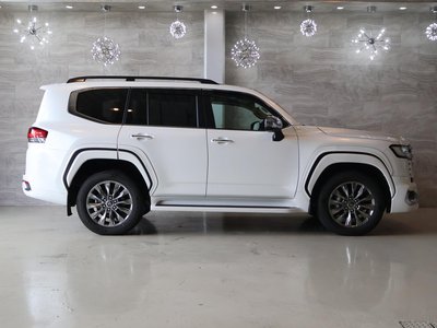 2025 Toyota LAND CRUISER 300 photo 7