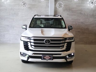 2025 Toyota LAND CRUISER 300 photo 3