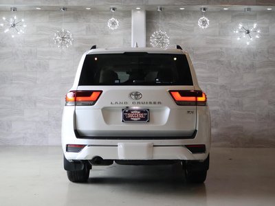 2025 Toyota LAND CRUISER 300 photo 6