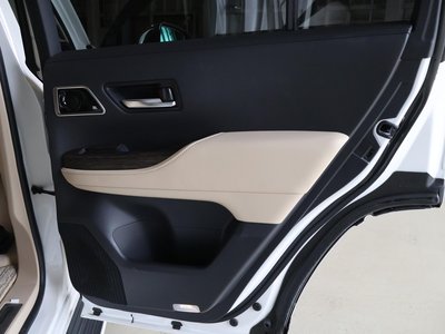 2025 Toyota LAND CRUISER 300 thumbnail 29