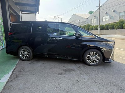 2026 Toyota ALPHARD thumbnail 4