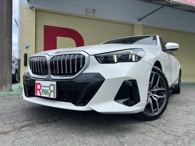 2025 BMW 5 SERIES photo 4