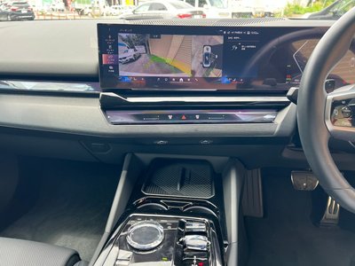 2025 BMW 5 SERIES thumbnail 25