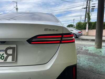 2025 BMW 5 SERIES photo 7