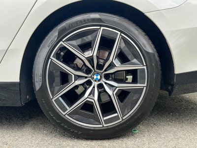 2025 BMW 5 SERIES photo 6