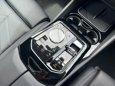 2025 BMW 5 SERIES thumbnail 27