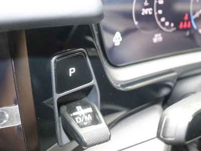 2025 Porsche CAYENNE photo 11