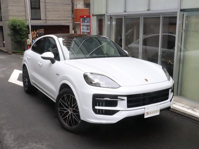 2025 Porsche CAYENNE photo 6