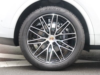 2025 Porsche CAYENNE thumbnail 20