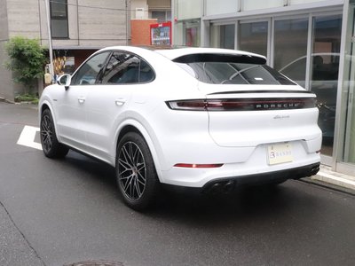 2025 Porsche CAYENNE photo 9