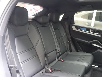 2025 Porsche CAYENNE photo 13