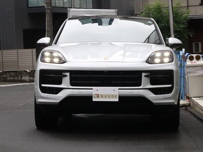 2025 Porsche CAYENNE photo 2