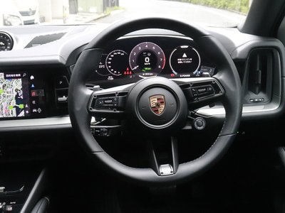 2025 Porsche CAYENNE photo 16