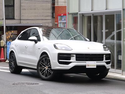 2025 Porsche CAYENNE photo 1