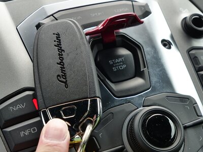 صورة 38 لـ 2012 Lamborghini AVENTADOR