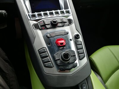 صورة 41 لـ 2012 Lamborghini AVENTADOR