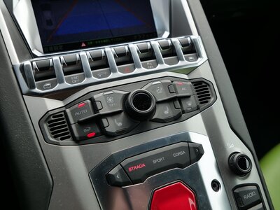 صورة 42 لـ 2012 Lamborghini AVENTADOR